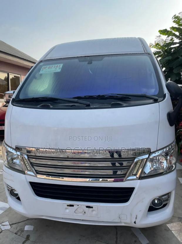 Nissan Caravan (Urvan) 2013 White · Photo 3