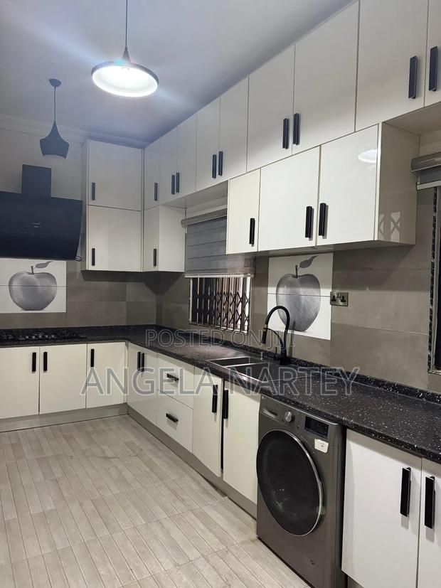 Furnished 5bdrm House in East Legon for sale · Photo 4