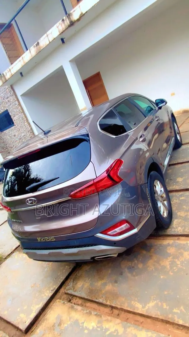 Hyundai Santa Fe 2019 Gold · Photo 1