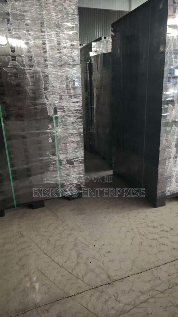 Adjustable Square Pilars · Photo 2