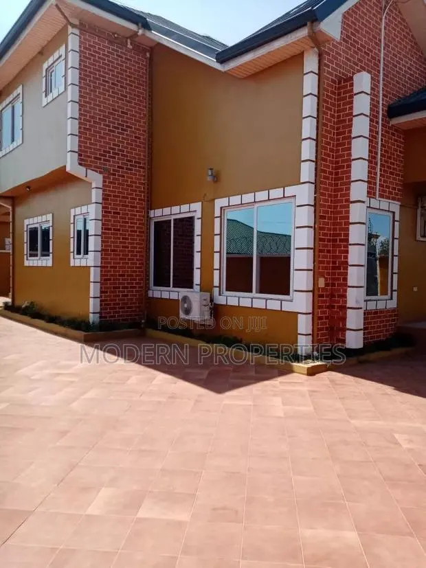4bdrm House in Modern Properties, Sakumono for rent · Photo 1