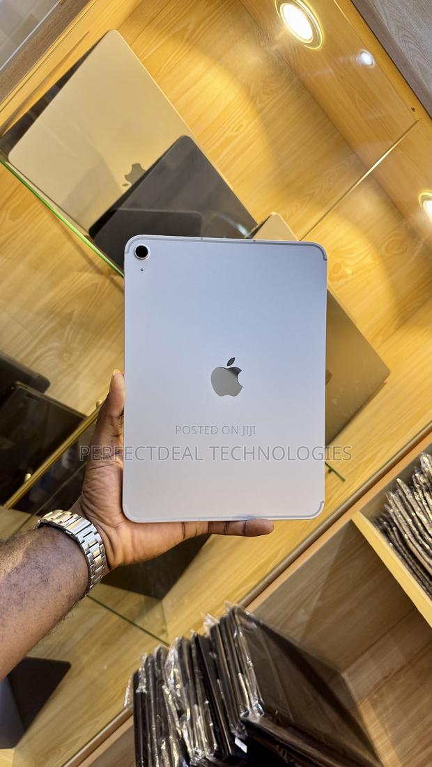 New Apple iPad (2025) 128 GB Silver · Photo 1
