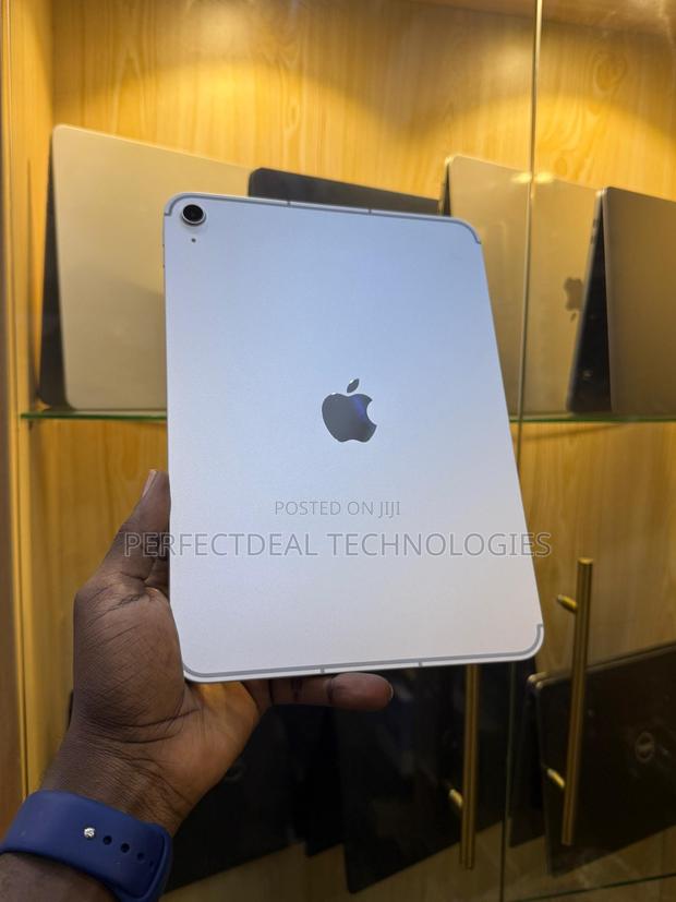 New Apple iPad (2025) 128 GB Silver · Photo 2