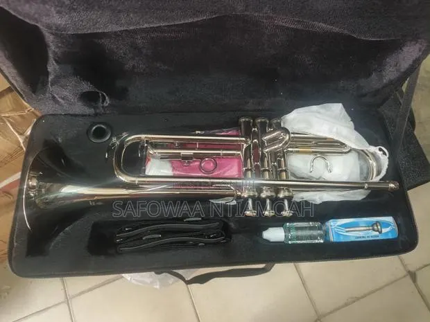 Silver Yamaha Trumpet · Photo 1