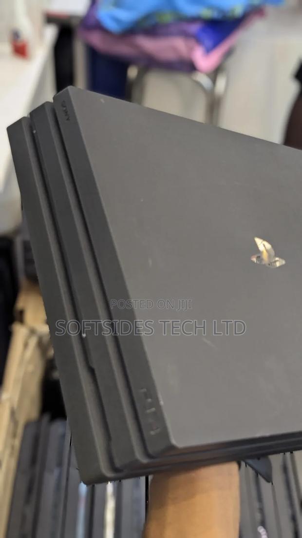 Clean Playstation 4 Pro Available With 17 Games And 2 Free Controllers · Photo 4