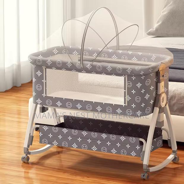 Luxury 6 Gear Adjust Baby Basinet With Changing Station · Photo 1