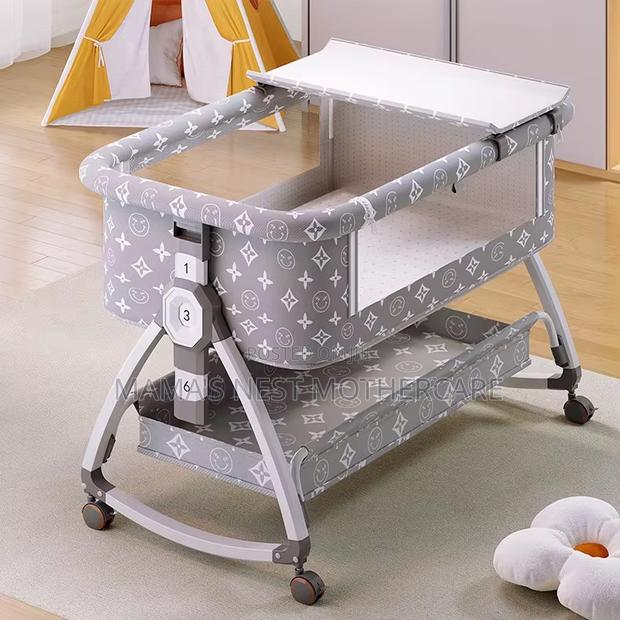 Luxury 6 Gear Adjust Baby Basinet With Changing Station · Photo 2