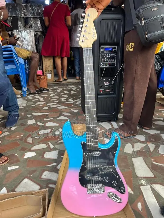 Fender Lead Guitar Available · Photo 1
