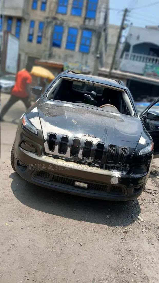 2014 Jeep Cherokee Windscreen Available · Photo 1