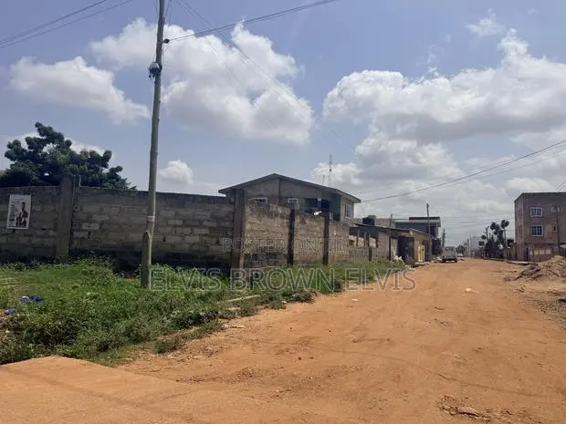 One and Half Plots of Land for Sale Just One Plot Away From Roadside · Photo 1