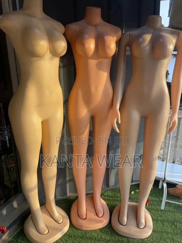 4 Mannequins · Photo 1