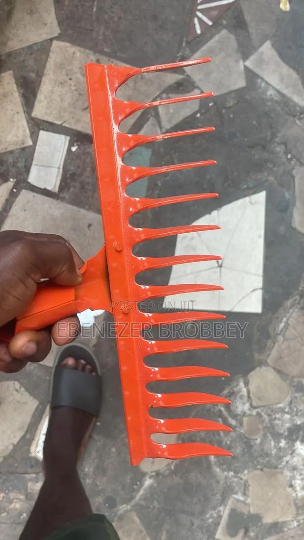 Garden Rake ( Metal) · Photo 1