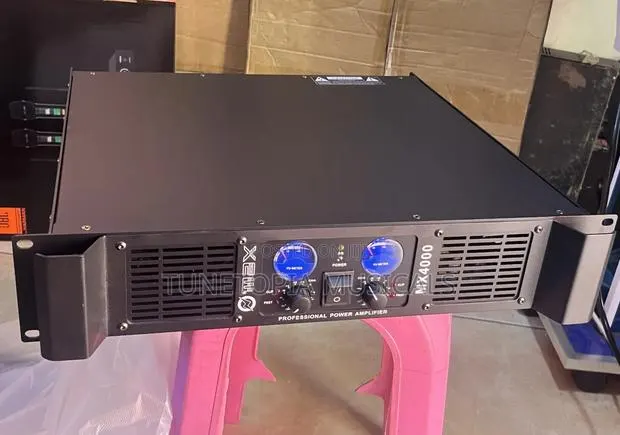 Max Mx4000 Professional Power Amplifier. · Photo 1
