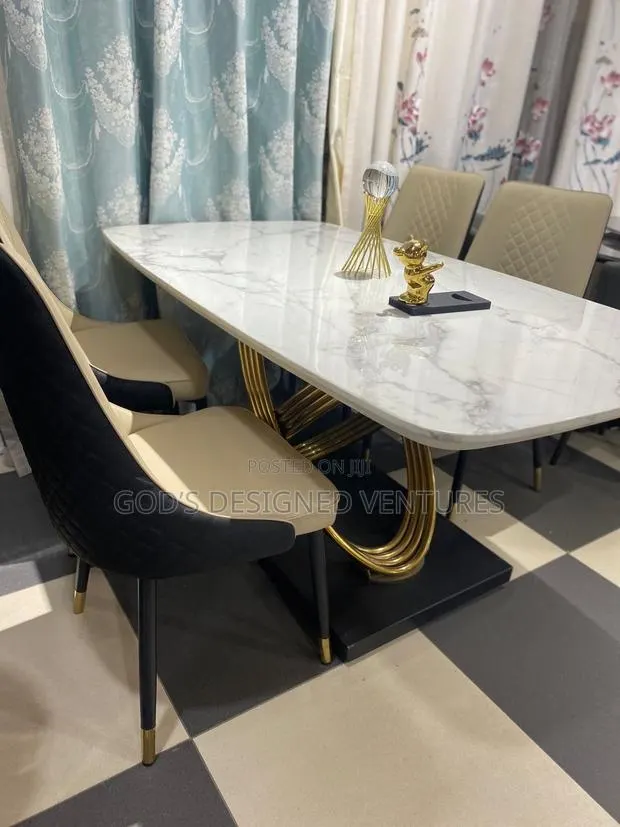 Authentic and Well Designed 6 Seater Dining Set · Photo 1