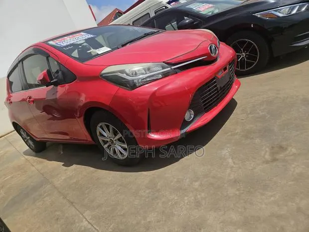 Toyota Vitz 1.3 AWD 5dr 2015 Red · Photo 1