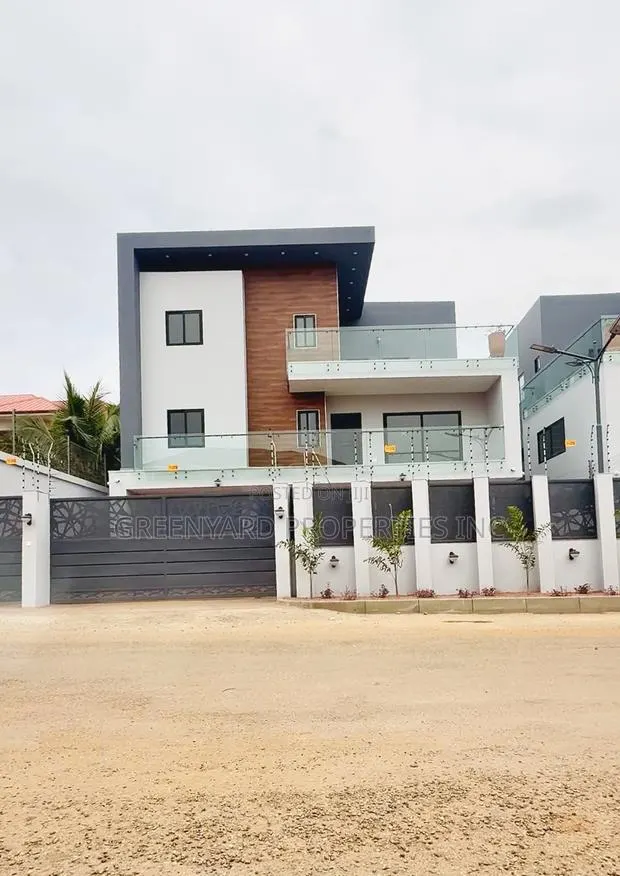 5bdrm Mansion in Trasacco, Adjiriganor for sale · Photo 1