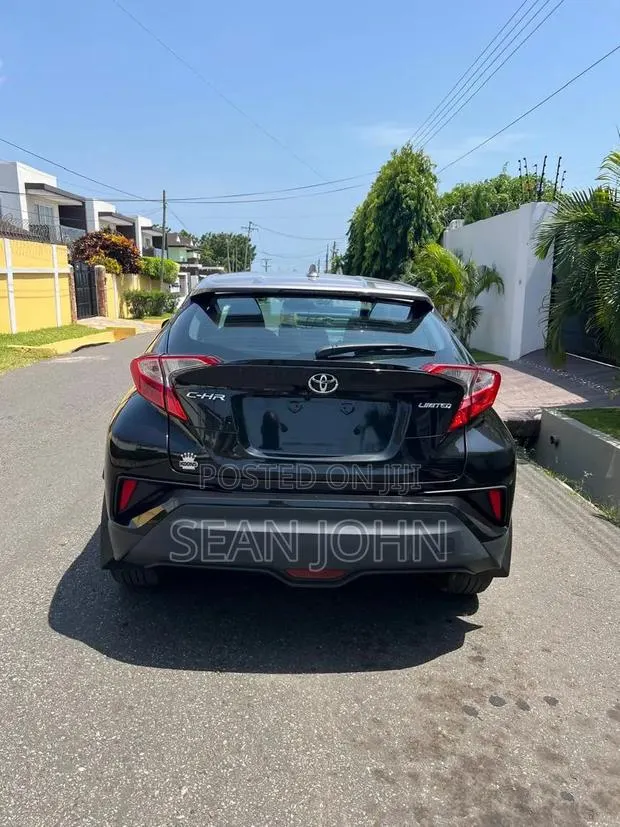 Toyota C-HR 2022 Black · Photo 1