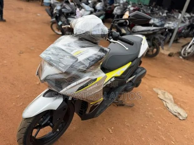 Yamaha Aerox 2025 Gray · Photo 1