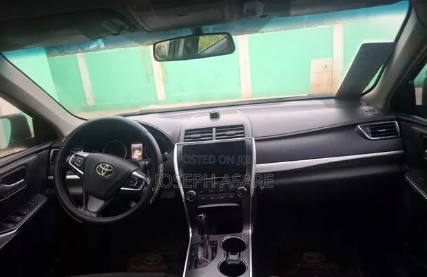 Toyota Camry 2017 · Photo 1