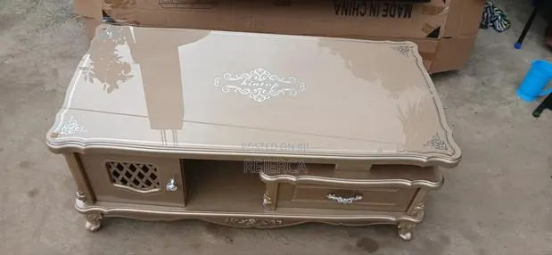 Royal Center Table · Photo 1