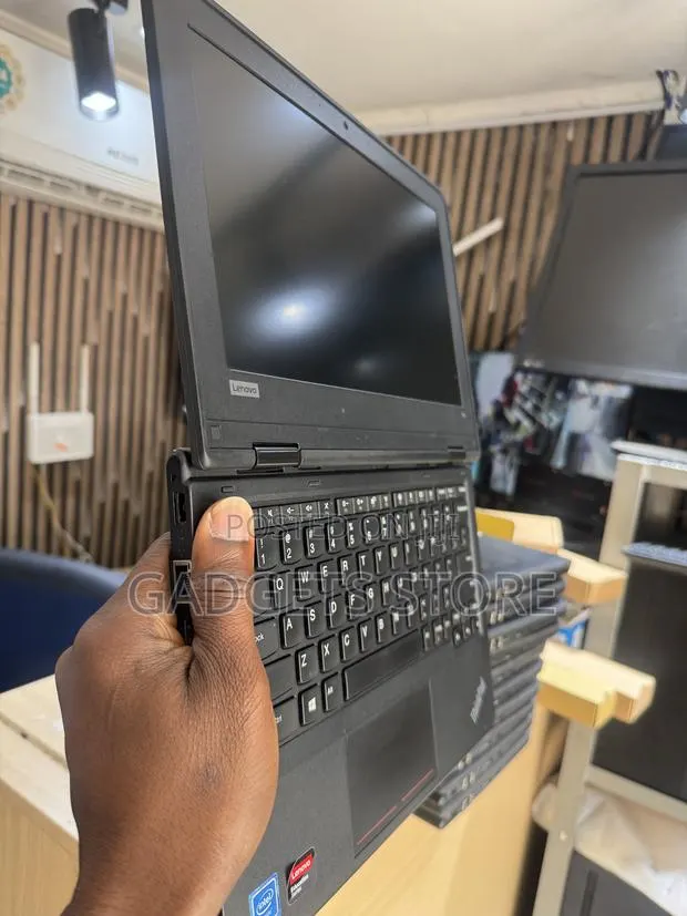 Laptop Lenovo ThinkPad 11e 4GB Intel SSD 128GB · Photo 1