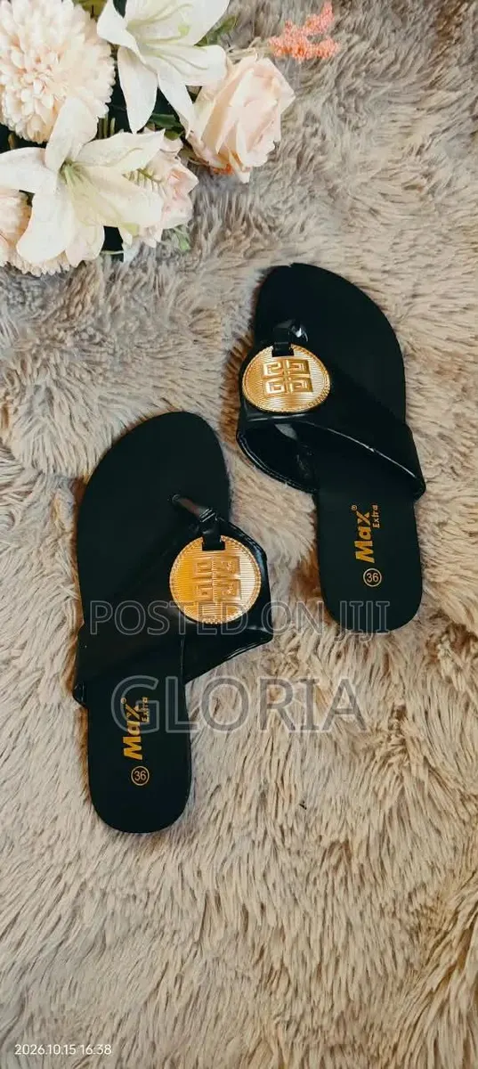 Ladies Black Flat Thong Slippers · Photo 1