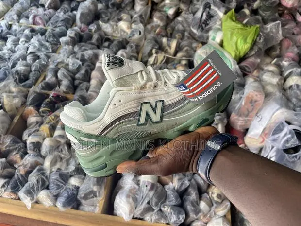 New Balance 1000 · Photo 1