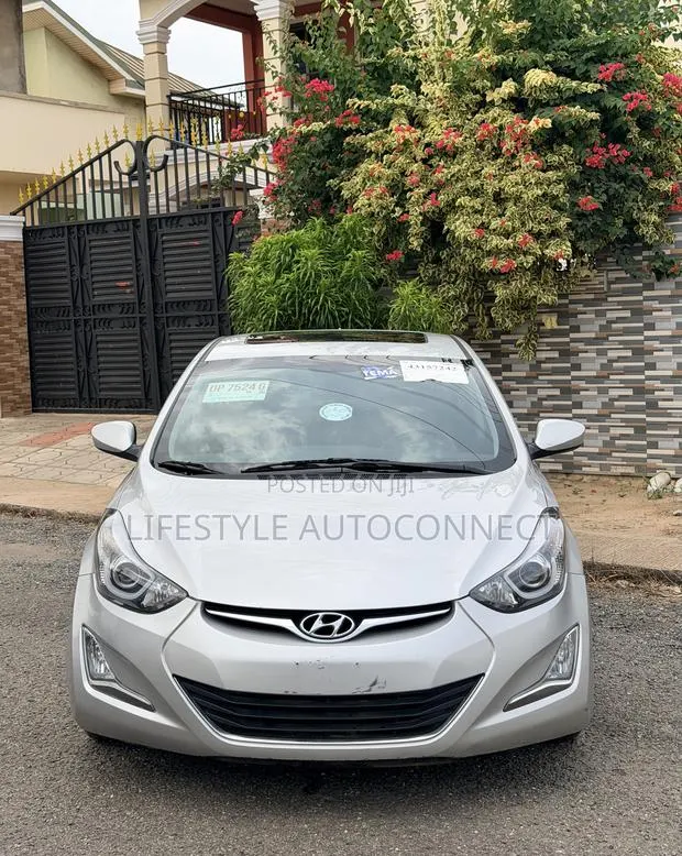 Hyundai Elantra 2015 Silver · Photo 1