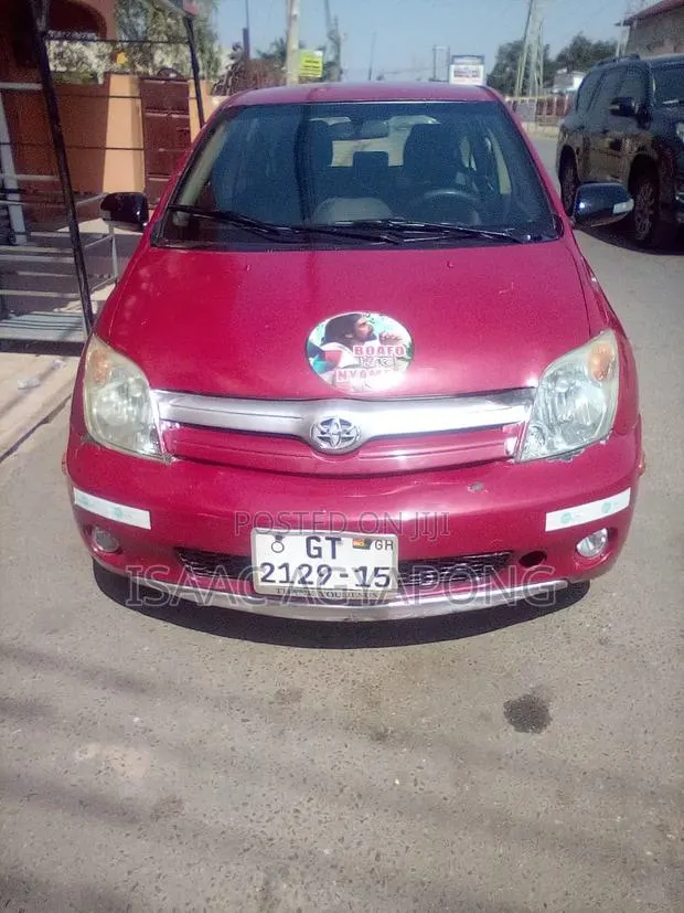 Toyota IST 2003 Red · Photo 1