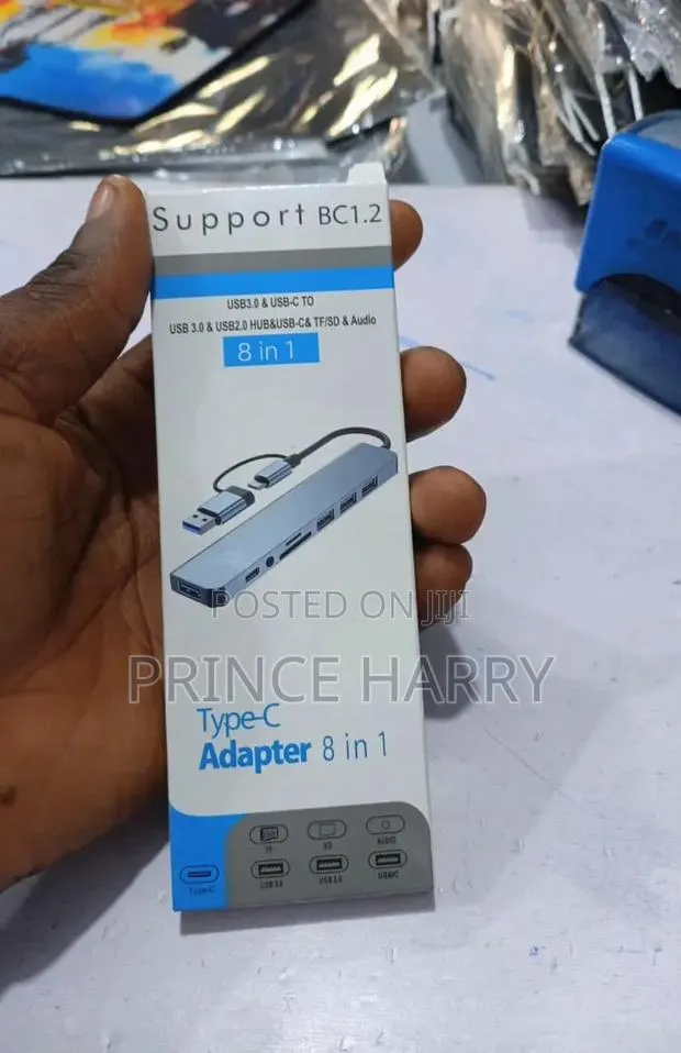 USB Type-C Adapter Hub · Photo 1