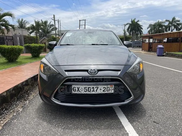 Toyota Yaris iA 1.5 FWD 2018 Gray · Photo 1