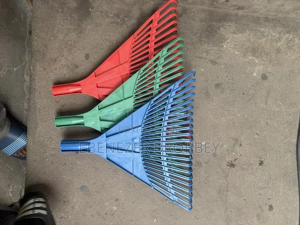 Plastic Rake · Photo 1