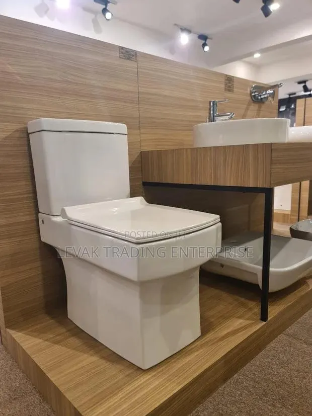 Tall Water Closet , 19cm Long Square Toilet Seat · Photo 1