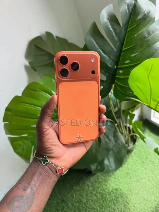 Apple iPhone 17 Pro Max 256 GB Orange · Photo 1