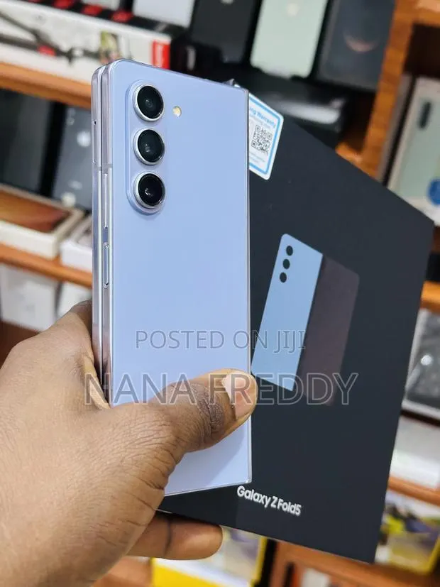 New Samsung Galaxy Z Fold 5 512 GB Blue · Photo 1