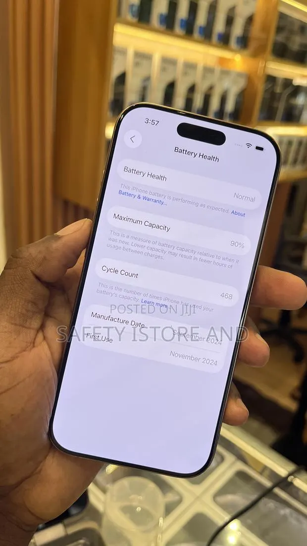 New Apple iPhone 16 Pro 128 GB Gold · Photo 1