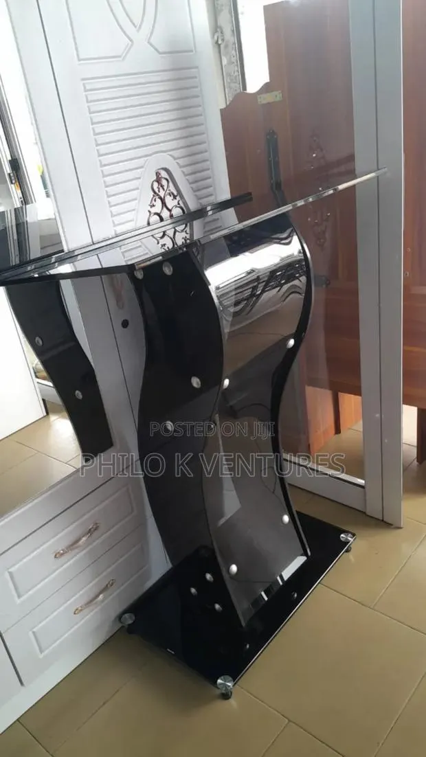 Full Glass Pulpit · Photo 1
