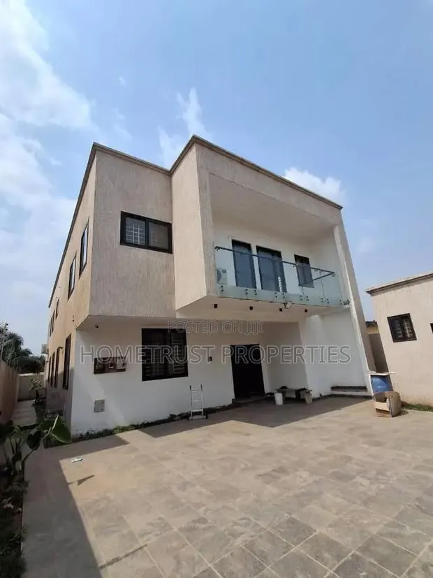 4bdrm Duplex in Agboba, School Park Area for sale · Photo 1