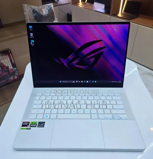 Laptop Asus ROG Zephyrus G14 16GB AMD Ryzen 9 SSD 1T · Photo 1