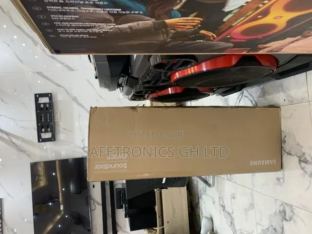 Just Buy 540 Watts Bluetooth 7.1.4ch Hw-Q930f Samsung Soundbar · Photo 1
