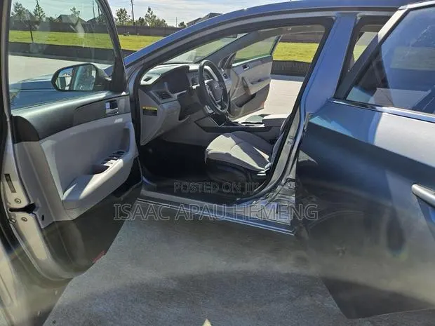 Hyundai Sonata Base Sedan FWD (2.4L 4cyl 6A) 2016 Gray · Photo 1