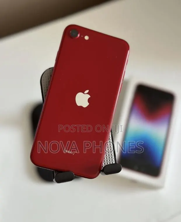 Apple iPhone SE (2022) 64 GB Red · Photo 1