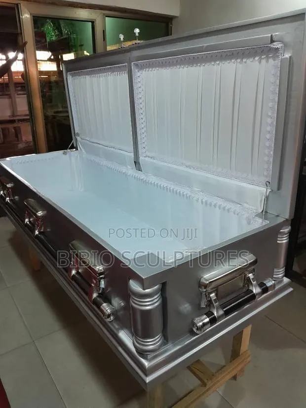 Premium Silver Majesty Casket · Photo 1