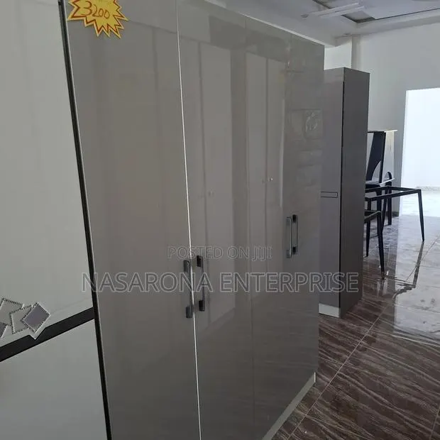 Glossy 4 Door Double Wardrobe 160x55x200cm G-44-Ch · Photo 1
