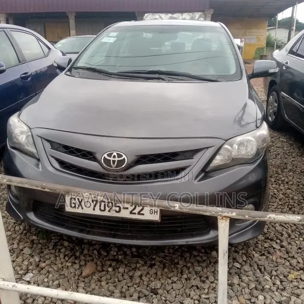 Toyota Corolla 2013 Gray · Photo 1