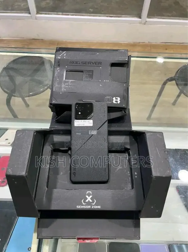 New Asus ROG Phone 8 Pro 512 GB Black · Photo 1