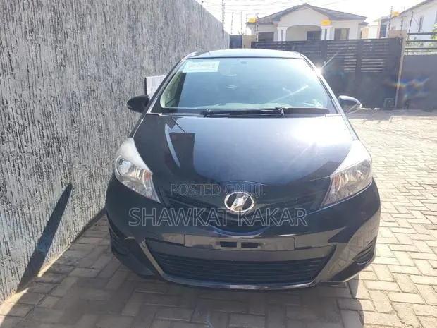Toyota Vitz 1.3 AWD 3dr 2012 Black · Photo 1