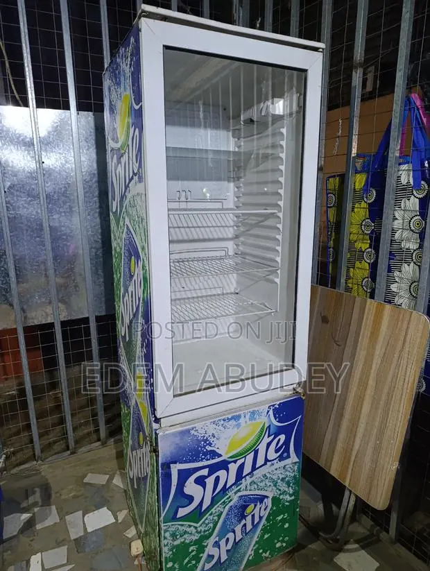 Commercial Display Fridge / Drinks Chiller · Photo 1