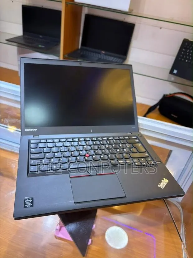 Laptop Lenovo ThinkPad T440s 8GB Intel Core i5 HDD 320GB · Photo 1