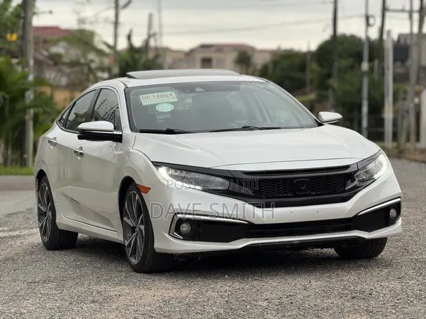 Honda Civic Touring Sedan 2019 White · Photo 1